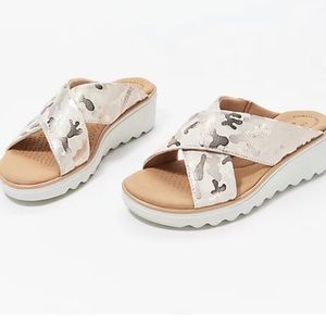 Clarks Gilliam Gem Camo sandals